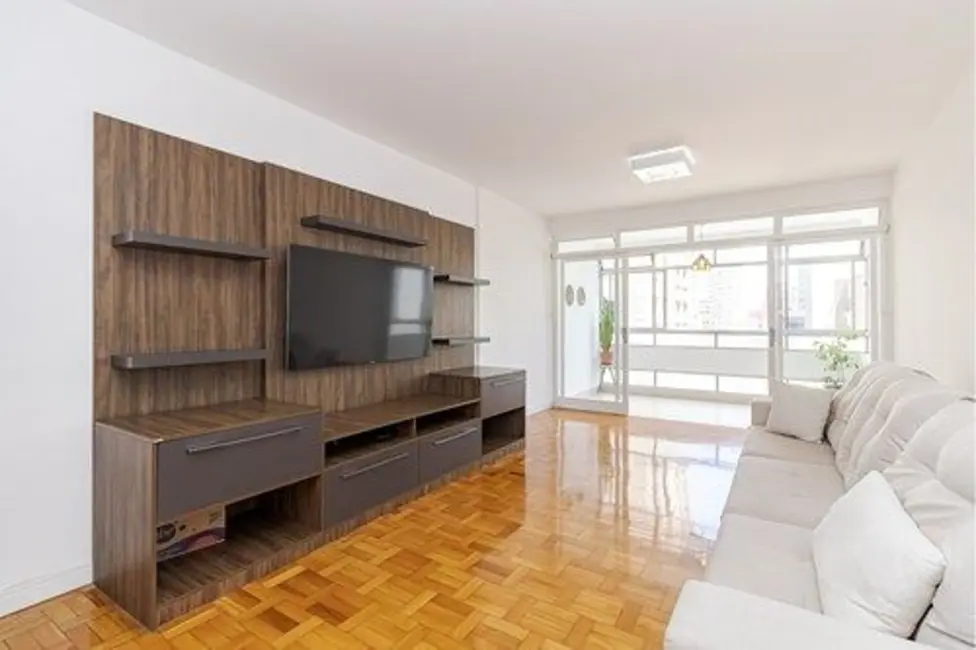 Apartamento com 3 quartos à venda, 220m2 em Centro, Curitiba - PR - imagem 2 Foto 2 de Apartamento com 3 quartos à venda, 220m2 em Centro, Curitiba - PR