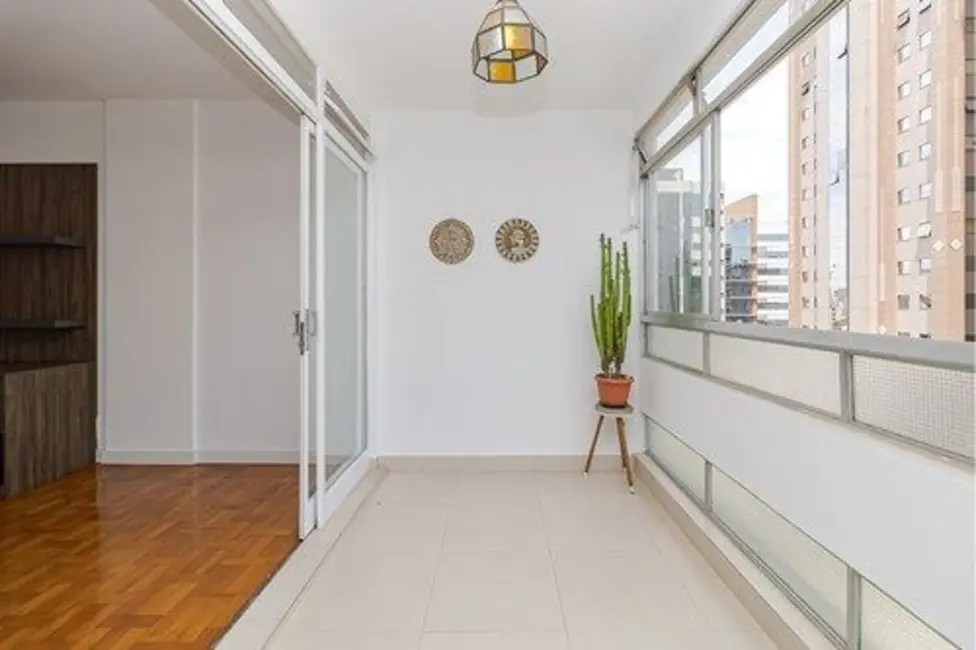 Apartamento com 3 quartos à venda, 220m2 em Centro, Curitiba - PR - imagem 6 Foto 6 de Apartamento com 3 quartos à venda, 220m2 em Centro, Curitiba - PR