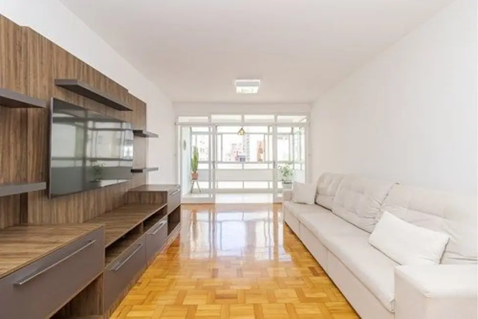 Apartamento com 3 quartos à venda, 220m2 em Centro, Curitiba - PR - imagem 1 Foto 1 de Apartamento com 3 quartos à venda, 220m2 em Centro, Curitiba - PR