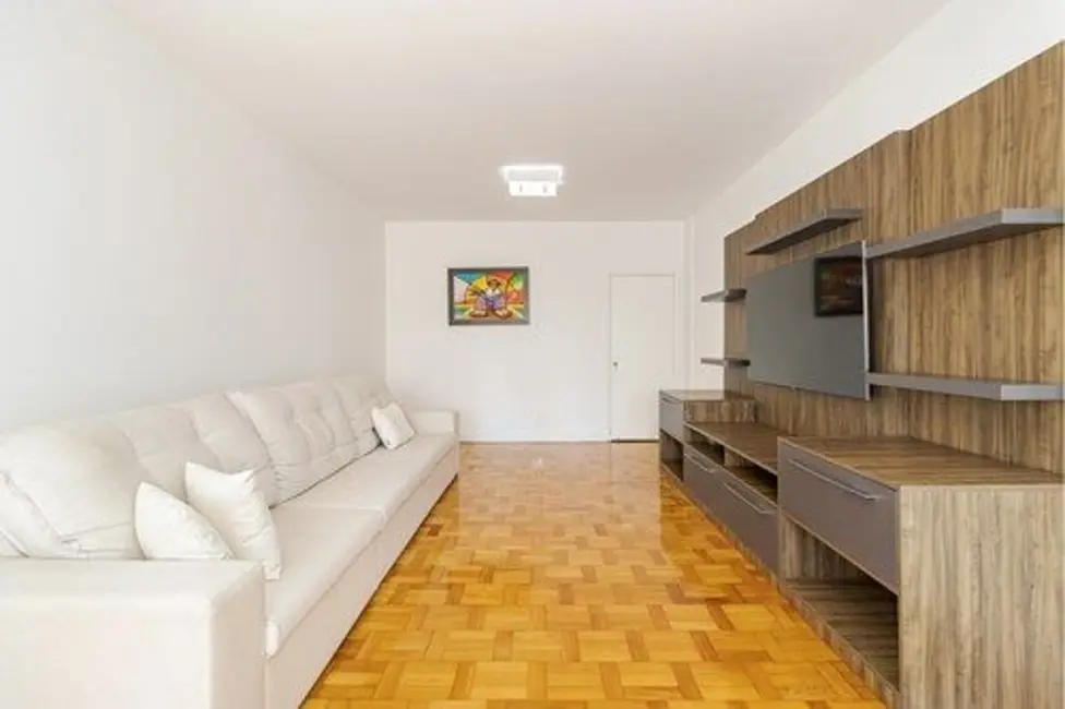 Apartamento com 3 quartos à venda, 220m2 em Centro, Curitiba - PR - imagem 5 Foto 5 de Apartamento com 3 quartos à venda, 220m2 em Centro, Curitiba - PR