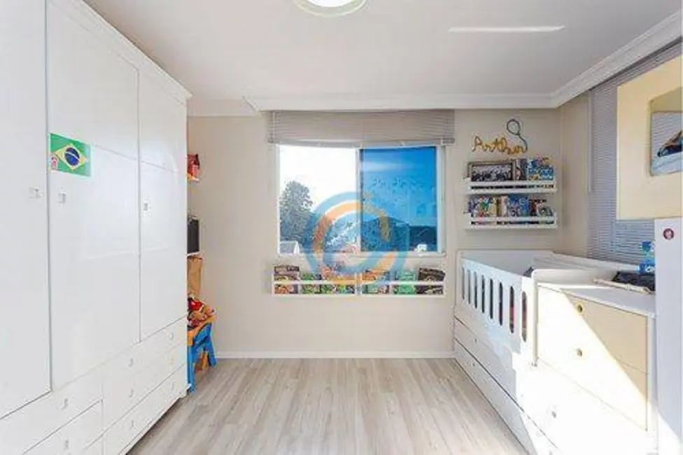 Sobrado com 3 quartos à venda, 242m2 em Pinhais - PR - imagem 8 Foto 8 de Sobrado com 3 quartos à venda, 242m2 em Pinhais - PR