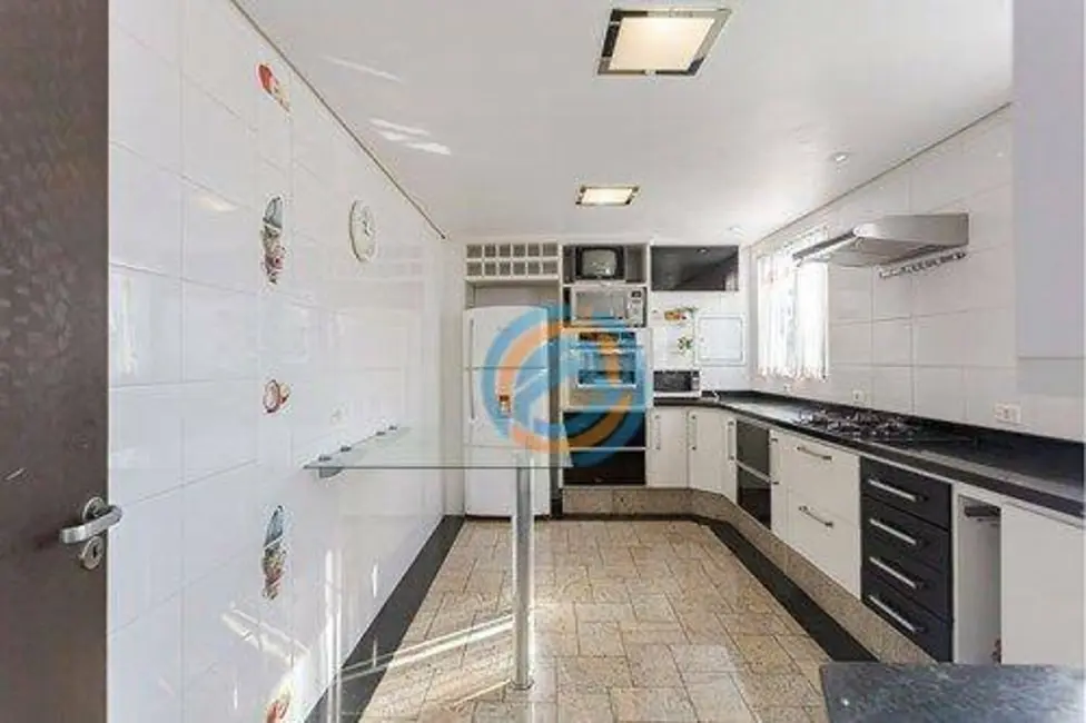 Sobrado com 3 quartos à venda, 242m2 em Pinhais - PR - imagem 4 Foto 4 de Sobrado com 3 quartos à venda, 242m2 em Pinhais - PR