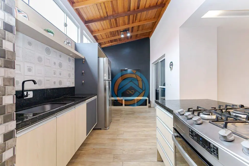 Foto 8 de Sobrado com 4 quartos à venda, 134m2 em Novo Mundo, Curitiba - PR