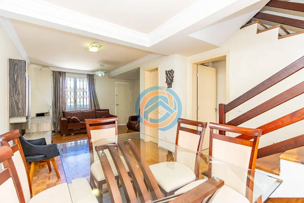 Sobrado com 3 quartos à venda, 113m2 em Guaíra, Curitiba - PR - imagem 9 Foto 9 de Sobrado com 3 quartos à venda, 113m2 em Guaíra, Curitiba - PR