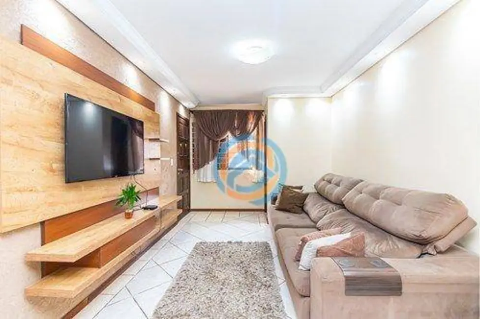 Sobrado com 3 quartos à venda, 120m2 em Novo Mundo, Curitiba - PR - imagem 9 Foto 9 de Sobrado com 3 quartos à venda, 120m2 em Novo Mundo, Curitiba - PR