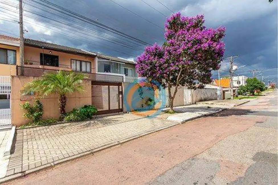 Sobrado com 3 quartos à venda, 120m2 em Novo Mundo, Curitiba - PR - imagem 6 Foto 6 de Sobrado com 3 quartos à venda, 120m2 em Novo Mundo, Curitiba - PR