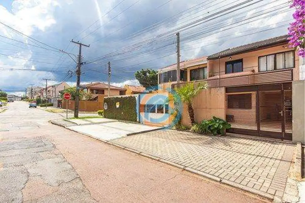 Sobrado com 3 quartos à venda, 120m2 em Novo Mundo, Curitiba - PR - imagem 5 Foto 5 de Sobrado com 3 quartos à venda, 120m2 em Novo Mundo, Curitiba - PR