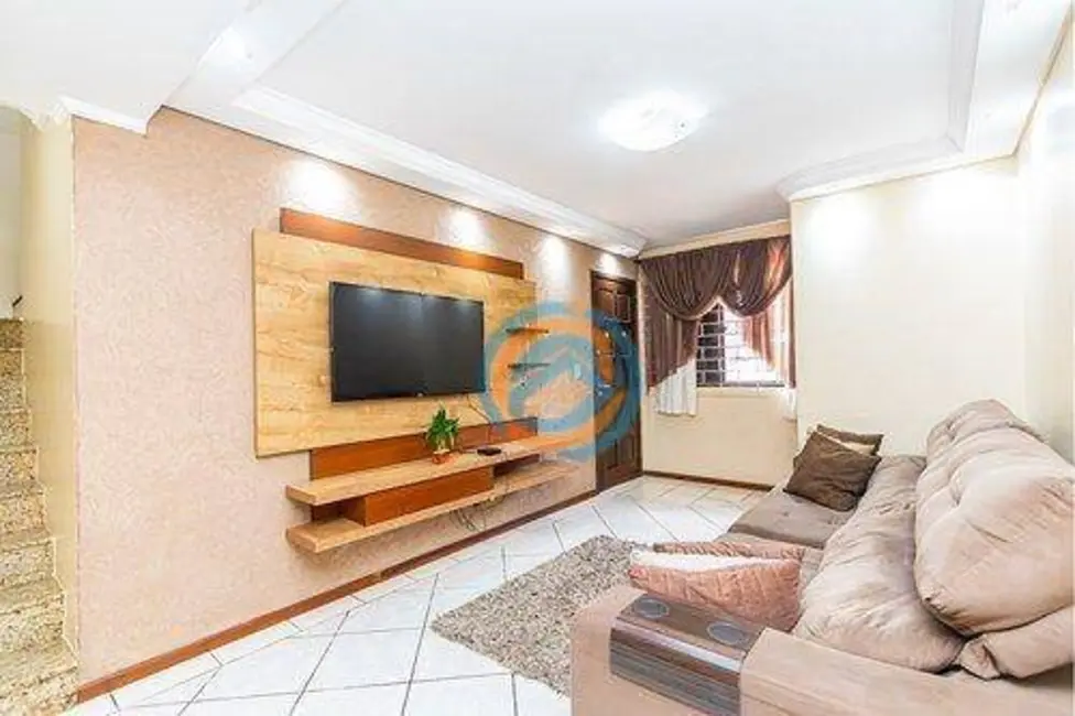 Sobrado com 3 quartos à venda, 120m2 em Novo Mundo, Curitiba - PR - imagem 8 Foto 8 de Sobrado com 3 quartos à venda, 120m2 em Novo Mundo, Curitiba - PR