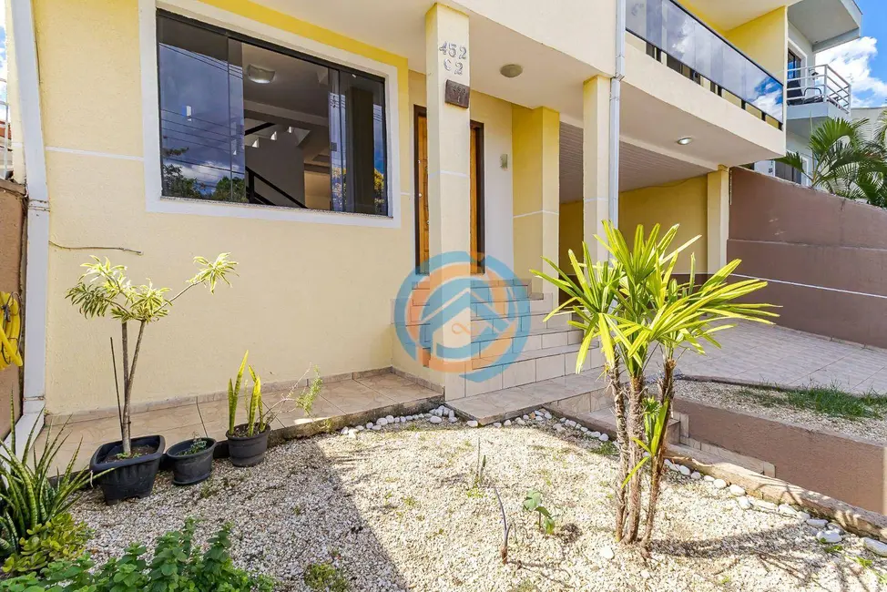 Sobrado com 5 quartos à venda, 278m2 em Santa Quitéria, Curitiba - PR - imagem 4 Foto 4 de Sobrado com 5 quartos à venda, 278m2 em Santa Quitéria, Curitiba - PR