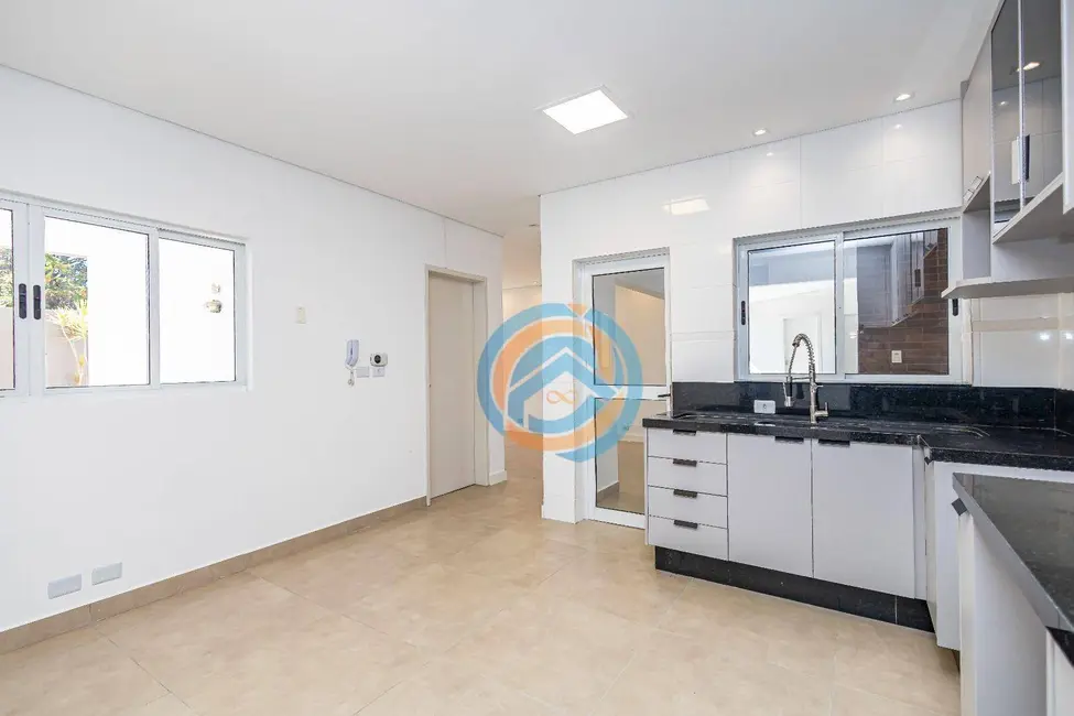 Foto 8 de Sobrado à venda, 210m2 em Santa Cândida, Curitiba - PR