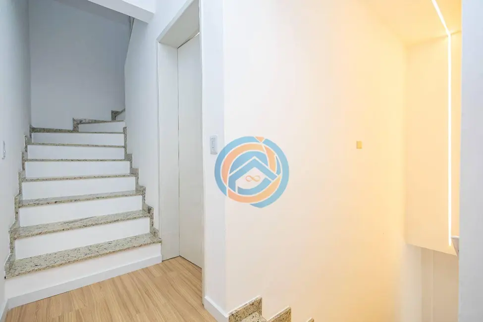 Foto 37 de Sobrado à venda, 210m2 em Santa Cândida, Curitiba - PR