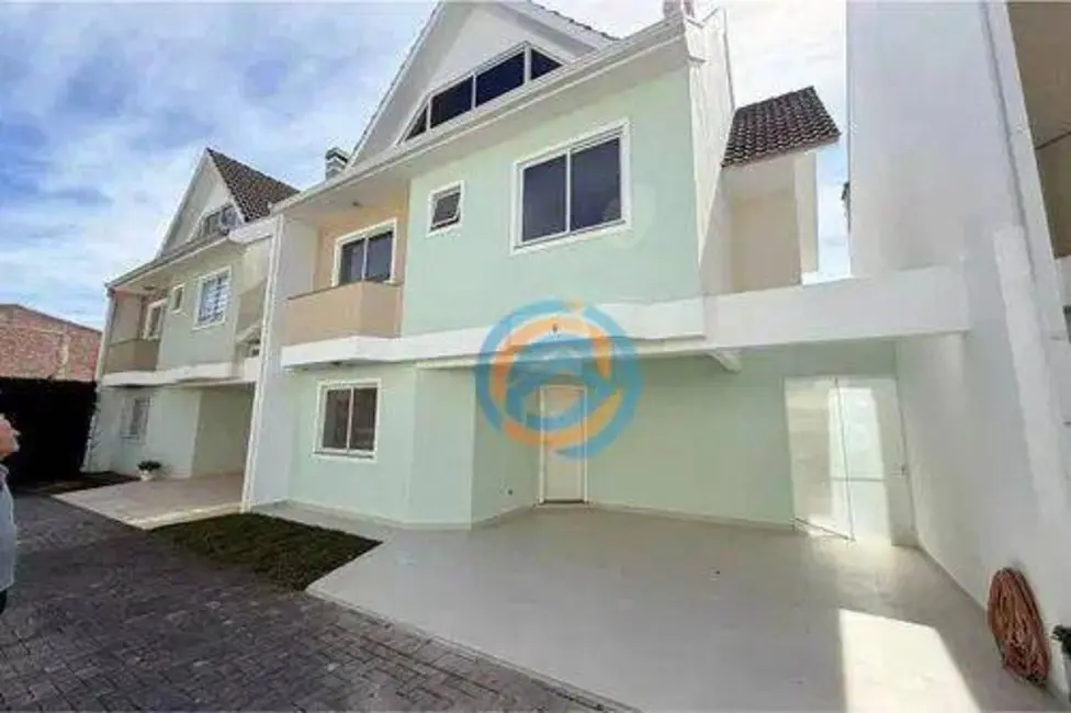 Sobrado à venda, 145m2 em Uberaba, Curitiba - PR - imagem 2 Foto 2 de Sobrado à venda, 145m2 em Uberaba, Curitiba - PR