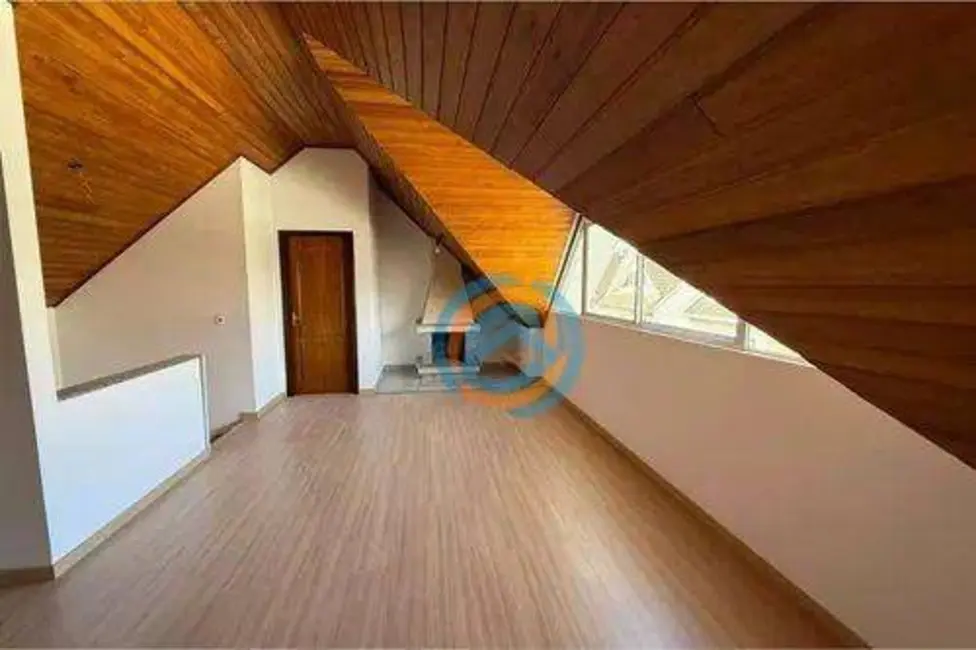 Sobrado à venda, 145m2 em Uberaba, Curitiba - PR - imagem 4 Foto 4 de Sobrado à venda, 145m2 em Uberaba, Curitiba - PR