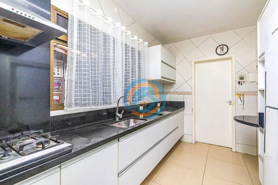 Foto 9 de Sobrado com 3 quartos à venda, 210m2 em Cidade Industrial, Curitiba - PR