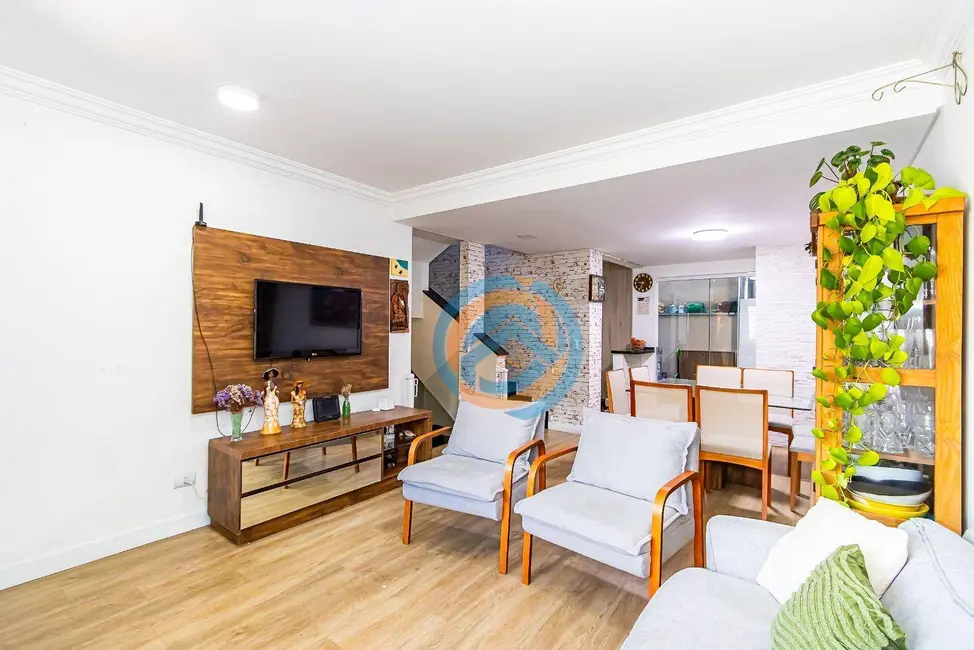 Sobrado com 3 quartos à venda, 117m2 em Guabirotuba, Curitiba - PR - imagem 1 Foto 1 de Sobrado com 3 quartos à venda, 117m2 em Guabirotuba, Curitiba - PR