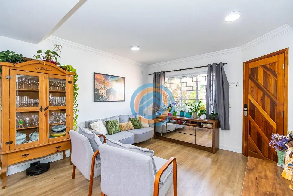 Sobrado com 3 quartos à venda, 117m2 em Guabirotuba, Curitiba - PR - imagem 2 Foto 2 de Sobrado com 3 quartos à venda, 117m2 em Guabirotuba, Curitiba - PR