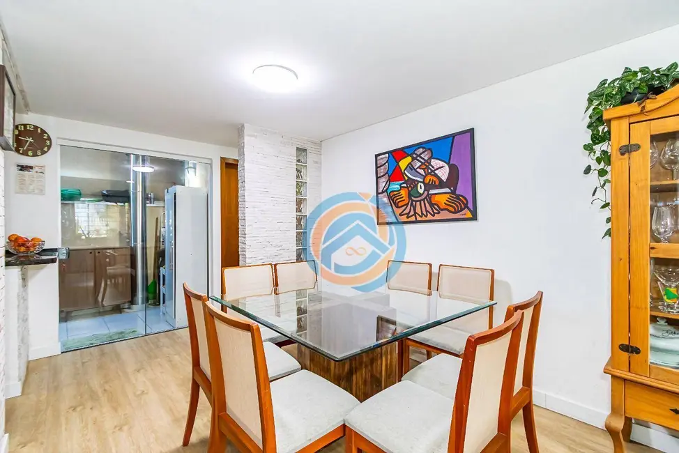 Sobrado com 3 quartos à venda, 117m2 em Guabirotuba, Curitiba - PR - imagem 4 Foto 4 de Sobrado com 3 quartos à venda, 117m2 em Guabirotuba, Curitiba - PR