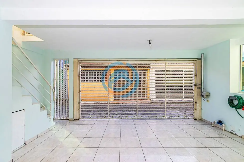 Sobrado com 3 quartos à venda, 100m2 em Sítio Cercado, Curitiba - PR - imagem 2 Foto 2 de Sobrado com 3 quartos à venda, 100m2 em Sítio Cercado, Curitiba - PR