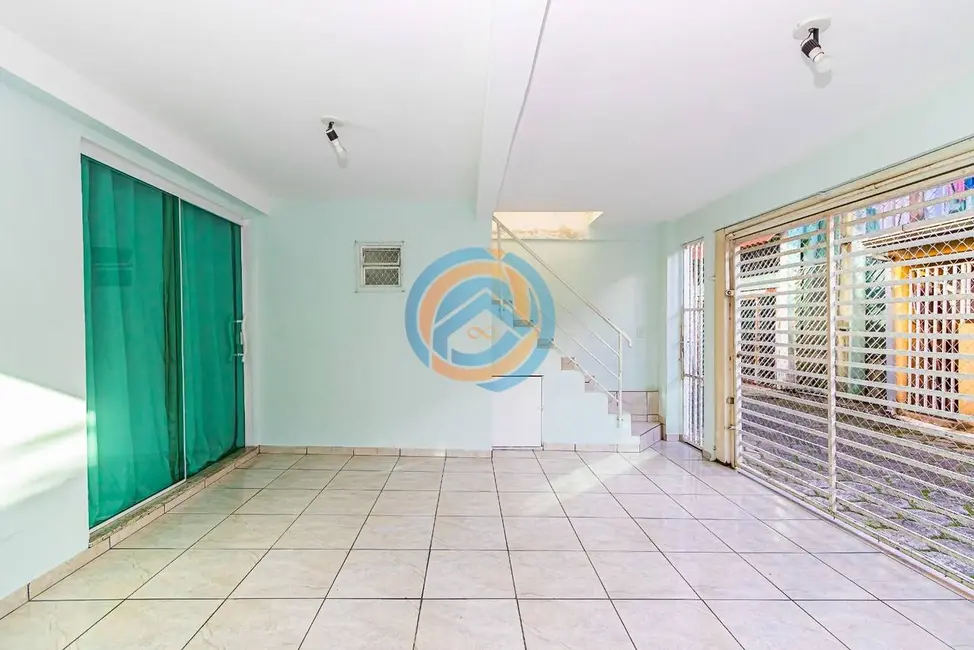 Sobrado com 3 quartos à venda, 100m2 em Sítio Cercado, Curitiba - PR - imagem 3 Foto 3 de Sobrado com 3 quartos à venda, 100m2 em Sítio Cercado, Curitiba - PR