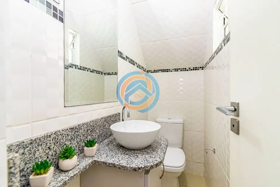 Sobrado com 3 quartos à venda, 100m2 em Sítio Cercado, Curitiba - PR - imagem 5 Foto 5 de Sobrado com 3 quartos à venda, 100m2 em Sítio Cercado, Curitiba - PR