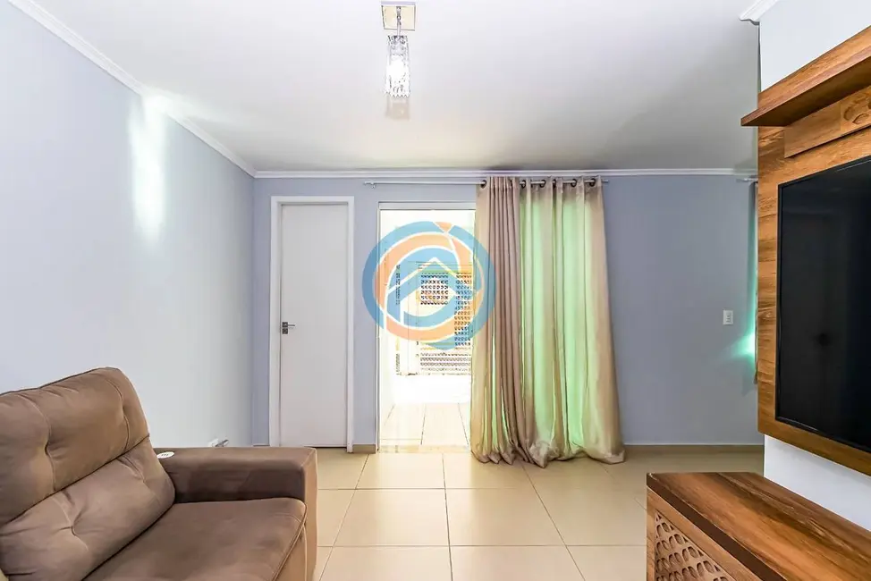 Sobrado com 3 quartos à venda, 100m2 em Sítio Cercado, Curitiba - PR - imagem 4 Foto 4 de Sobrado com 3 quartos à venda, 100m2 em Sítio Cercado, Curitiba - PR