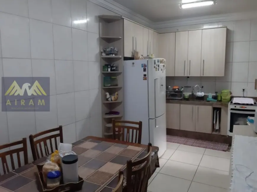 Sobrado com 5 quartos à venda, 203m2 em Bonfim, Osasco - SP - imagem 9 Foto 9 de Sobrado com 5 quartos à venda, 203m2 em Bonfim, Osasco - SP