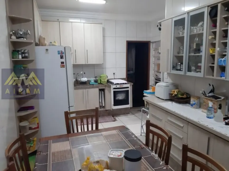 Sobrado com 5 quartos à venda, 203m2 em Bonfim, Osasco - SP - imagem 8 Foto 8 de Sobrado com 5 quartos à venda, 203m2 em Bonfim, Osasco - SP