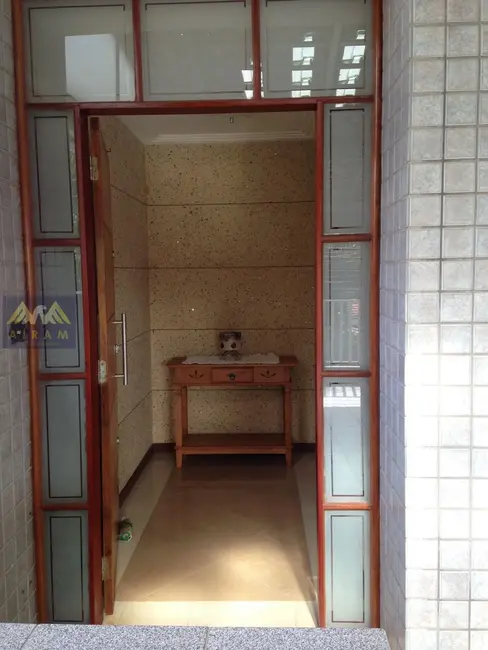 Casa com 3 quartos à venda, 220m2 em Pestana, Osasco - SP - imagem 3 Foto 3 de Casa com 3 quartos à venda, 220m2 em Pestana, Osasco - SP