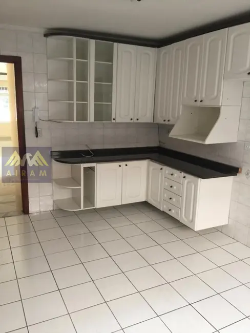 Casa com 3 quartos à venda, 220m2 em Pestana, Osasco - SP - imagem 9 Foto 9 de Casa com 3 quartos à venda, 220m2 em Pestana, Osasco - SP