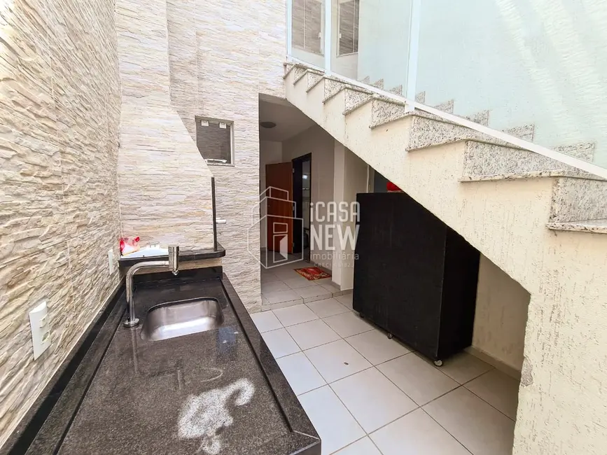 Sobrado com 3 quartos à venda, 178m2 em Pinheirinho, Curitiba - PR - imagem 7 Foto 7 de Sobrado com 3 quartos à venda, 178m2 em Pinheirinho, Curitiba - PR