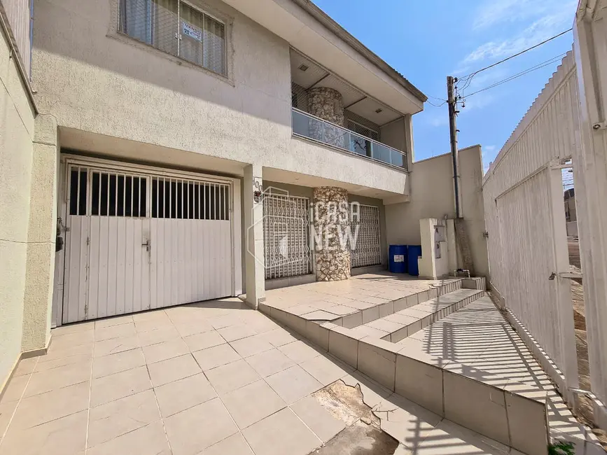 Sobrado com 3 quartos à venda, 178m2 em Pinheirinho, Curitiba - PR - imagem 4 Foto 4 de Sobrado com 3 quartos à venda, 178m2 em Pinheirinho, Curitiba - PR