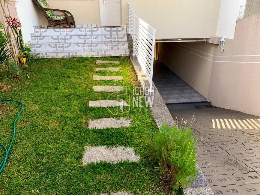 Foto 3 de Sobrado com 4 quartos à venda, 147m2 em Bacacheri, Curitiba - PR