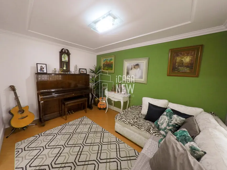 Sobrado com 4 quartos à venda, 215m2 em Fanny, Curitiba - PR - imagem 8 Foto 8 de Sobrado com 4 quartos à venda, 215m2 em Fanny, Curitiba - PR