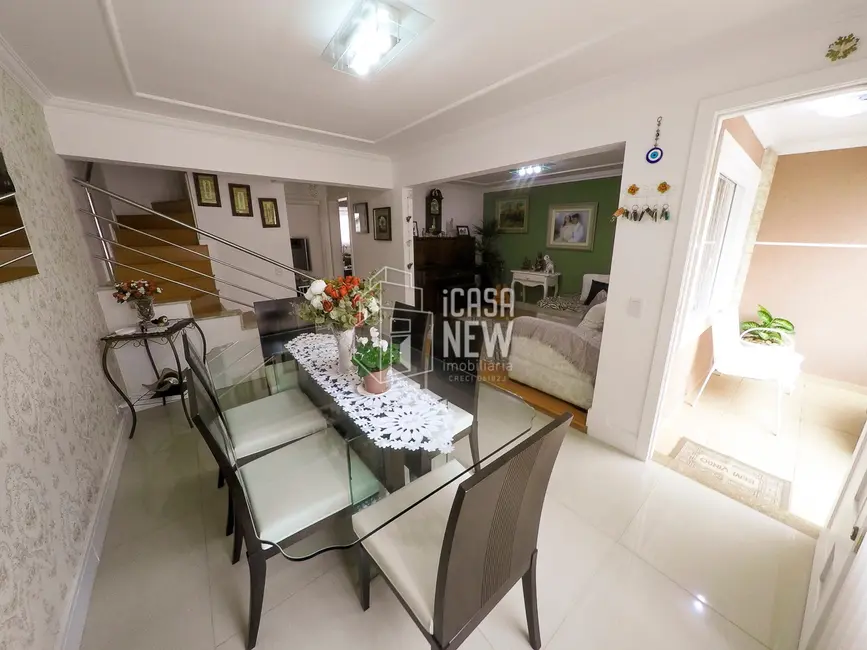 Sobrado com 4 quartos à venda, 215m2 em Fanny, Curitiba - PR - imagem 7 Foto 7 de Sobrado com 4 quartos à venda, 215m2 em Fanny, Curitiba - PR