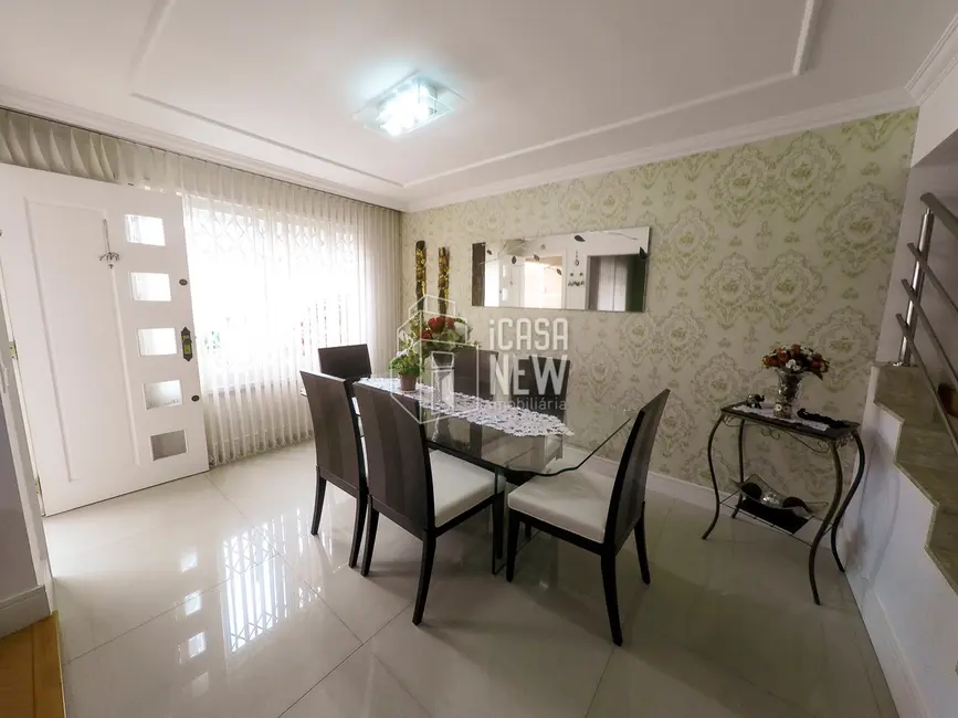 Sobrado com 4 quartos à venda, 215m2 em Fanny, Curitiba - PR - imagem 6 Foto 6 de Sobrado com 4 quartos à venda, 215m2 em Fanny, Curitiba - PR