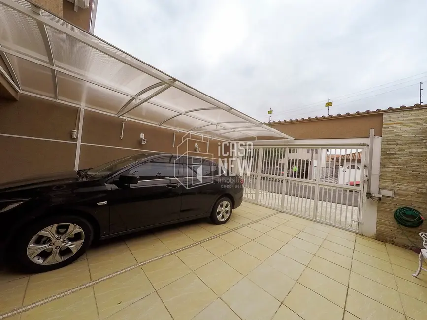 Sobrado com 4 quartos à venda, 215m2 em Fanny, Curitiba - PR - imagem 4 Foto 4 de Sobrado com 4 quartos à venda, 215m2 em Fanny, Curitiba - PR