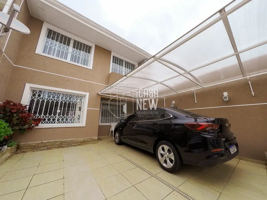 Sobrado com 4 quartos à venda, 215m2 em Fanny, Curitiba - PR - imagem 3 Foto 3 de Sobrado com 4 quartos à venda, 215m2 em Fanny, Curitiba - PR