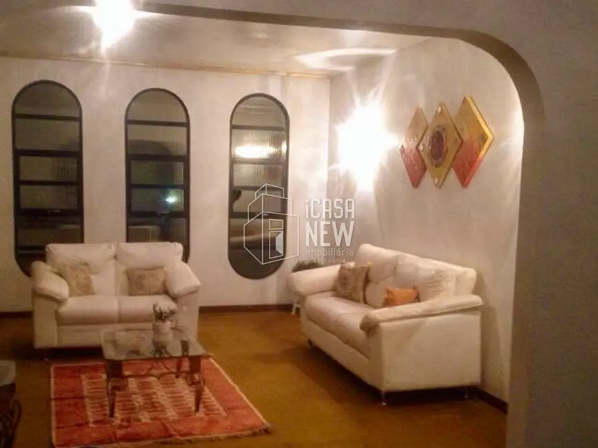 Casa com 4 quartos à venda, 286m2 em Zona 05, Maringa - PR - imagem 4 Foto 4 de Casa com 4 quartos à venda, 286m2 em Zona 05, Maringa - PR