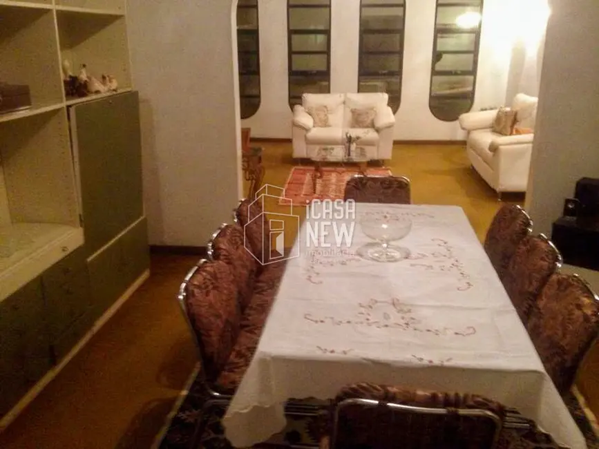 Casa com 4 quartos à venda, 286m2 em Zona 05, Maringa - PR - imagem 8 Foto 8 de Casa com 4 quartos à venda, 286m2 em Zona 05, Maringa - PR