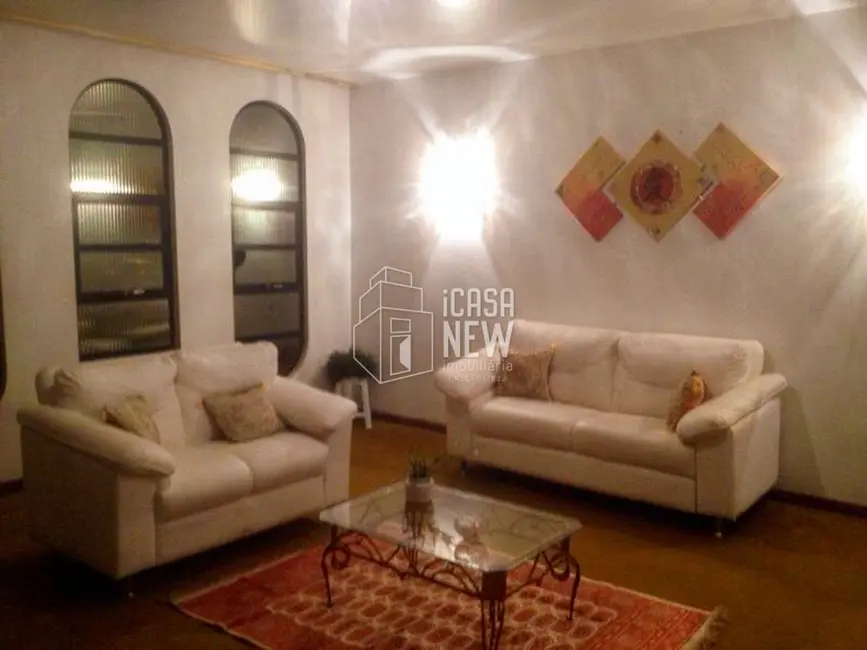 Casa com 4 quartos à venda, 286m2 em Zona 05, Maringa - PR - imagem 3 Foto 3 de Casa com 4 quartos à venda, 286m2 em Zona 05, Maringa - PR