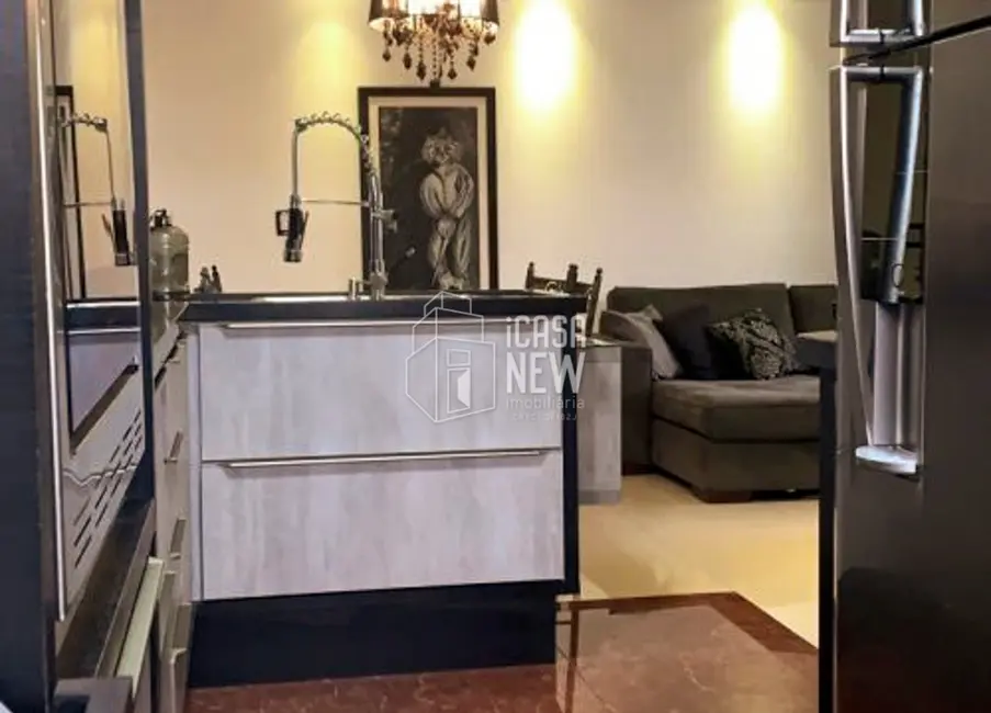 Apartamento com 2 quartos à venda, 54m2 em Capão Raso, Curitiba - PR - imagem 3 Foto 3 de Apartamento com 2 quartos à venda, 54m2 em Capão Raso, Curitiba - PR