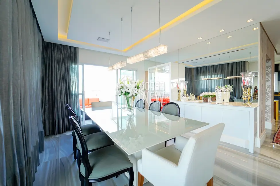 Foto 7 de Apartamento com 3 quartos à venda, 308m2 em Curitiba - PR