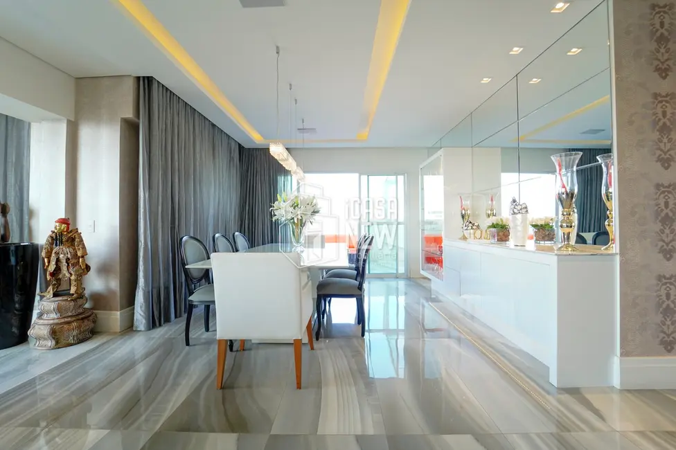 Foto 6 de Apartamento com 3 quartos à venda, 308m2 em Curitiba - PR