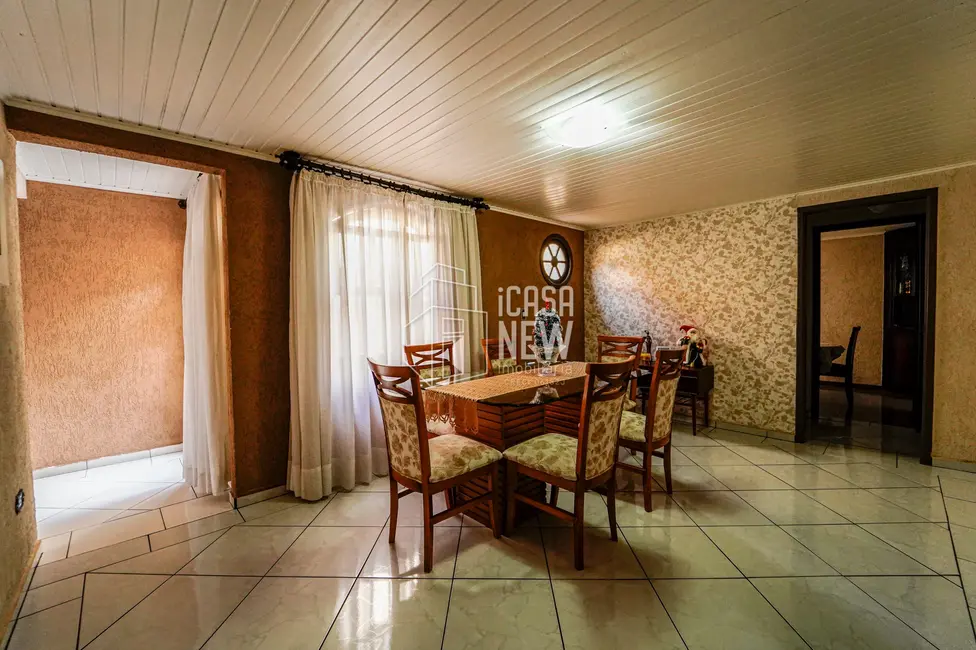 Casa com 4 quartos à venda, 462m2 em Guaíra, Curitiba - PR - imagem 6 Foto 6 de Casa com 4 quartos à venda, 462m2 em Guaíra, Curitiba - PR