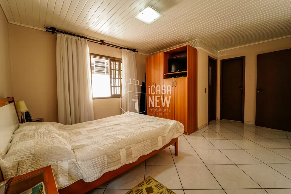 Casa com 4 quartos à venda, 462m2 em Guaíra, Curitiba - PR - imagem 9 Foto 9 de Casa com 4 quartos à venda, 462m2 em Guaíra, Curitiba - PR