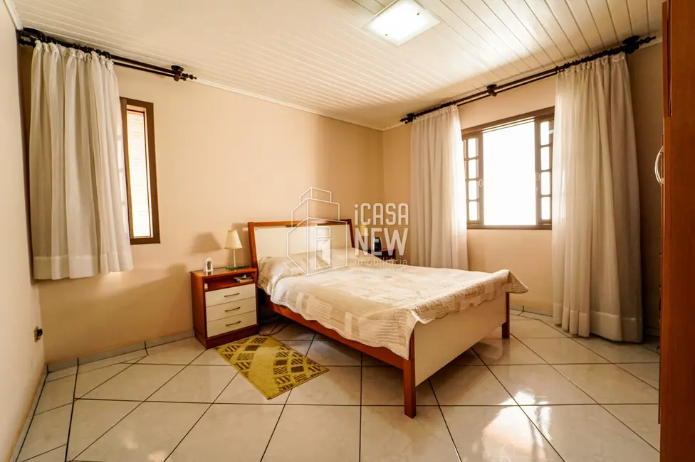 Casa com 4 quartos à venda, 462m2 em Guaíra, Curitiba - PR - imagem 8 Foto 8 de Casa com 4 quartos à venda, 462m2 em Guaíra, Curitiba - PR