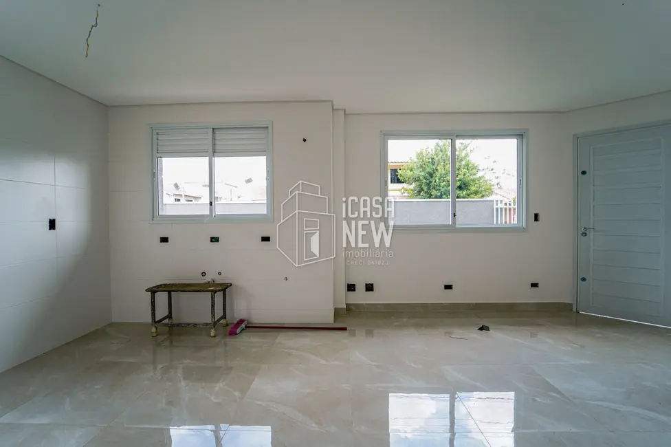 Sobrado com 3 quartos à venda, 125m2 em Sítio Cercado, Curitiba - PR - imagem 9 Foto 9 de Sobrado com 3 quartos à venda, 125m2 em Sítio Cercado, Curitiba - PR