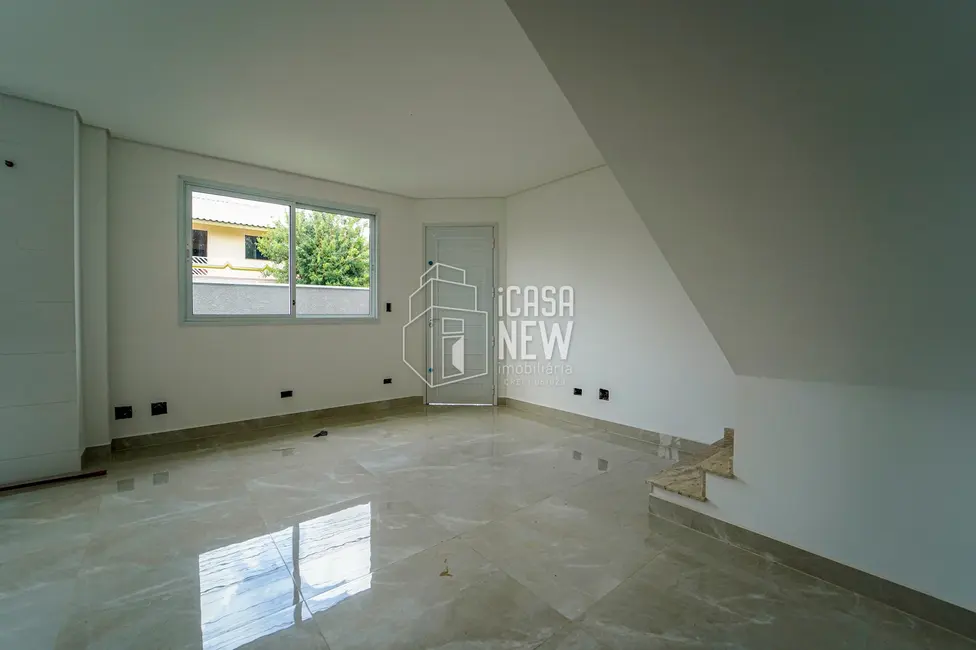 Sobrado com 3 quartos à venda, 125m2 em Sítio Cercado, Curitiba - PR - imagem 8 Foto 8 de Sobrado com 3 quartos à venda, 125m2 em Sítio Cercado, Curitiba - PR