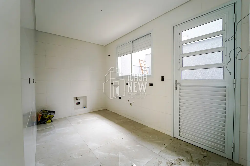 Sobrado com 3 quartos à venda, 119m2 em Sítio Cercado, Curitiba - PR - imagem 4 Foto 4 de Sobrado com 3 quartos à venda, 119m2 em Sítio Cercado, Curitiba - PR