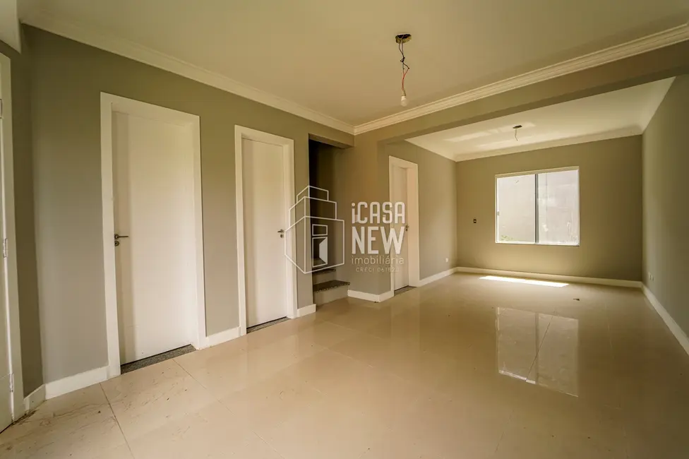 Sobrado com 3 quartos à venda, 171m2 em Boqueirão, Curitiba - PR - imagem 3 Foto 3 de Sobrado com 3 quartos à venda, 171m2 em Boqueirão, Curitiba - PR